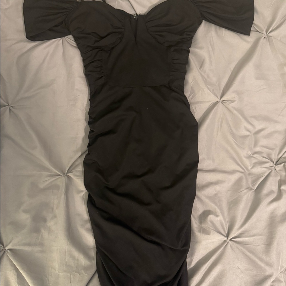 Black Ruched Bodycon Dress with Sweetheart Neckline and Off the Shoulder Sleeves